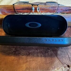 Men’s Oakley Black Frame Blue Reader Glasses, Lens Strength +3.O with Case